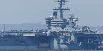 Το αμερικανικό αεροπλανοφόρο «Λίνκολν» κινείται προς το Ιράν – Η Τεχεράνη απειλεί με «επώδυνη απάντηση»