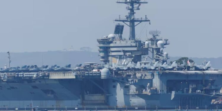 Το αμερικανικό αεροπλανοφόρο «Λίνκολν» κινείται προς το Ιράν – Η Τεχεράνη απειλεί με «επώδυνη απάντηση»