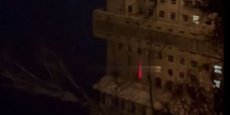 Ρωσική επίθεση στο Χάρκοβο – Διακοπές ρεύματος και ζημιές σε σπίτια και σχολεία