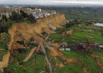 Μεγάλη κατολίσθηση στη Σικελία – Πάνω από 1.000 κάτοικοι αναγκάστηκαν να εγκαταλείψουν τα σπίτια τους