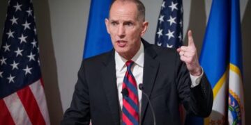 ΗΠΑ: Αποσύρεται με αιχμές κατά του Τραμπ ο Ρεπουμπλικανός υποψήφιος κυβερνήτης στη Μινεσότα,  Κρις Μάντελ - «Δεν μπορώ να είμαι μέλος αυτού του κόμματος»