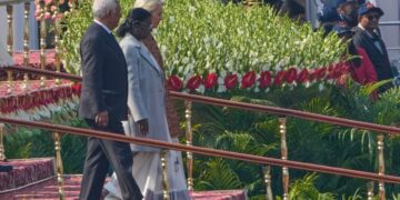 Σημαντική συμφωνία ΕΕ και Ινδίας μείωση δασμών σε αυτοκίνητα και γεωργικά προϊόντα