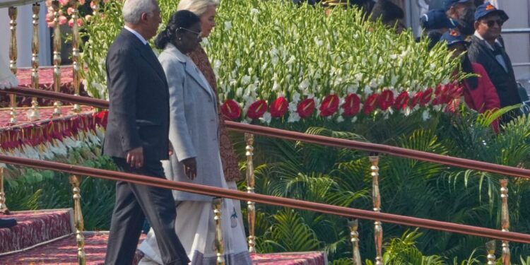 Σημαντική συμφωνία ΕΕ και Ινδίας μείωση δασμών σε αυτοκίνητα και γεωργικά προϊόντα