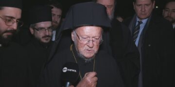 Ο Πατριάρχης Βαρθολομαίος στο γήπεδο της Τούμπας – «Το όνειρό τους είχε τραγική κατάληξη στη Ρουμανία»