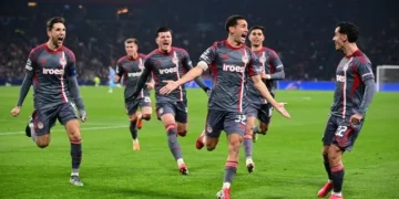 Επική νίκη του Ολυμπιακού με 1-2 επί του Άγιαξ μέσα στη Γιόχαν Κρόιφ Αρίνα και πρόκριση στα playoffs