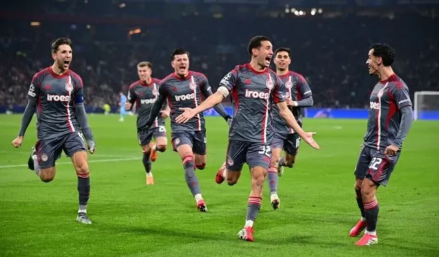 Επική νίκη του Ολυμπιακού με 1-2 επί του Άγιαξ μέσα στη Γιόχαν Κρόιφ Αρίνα και πρόκριση στα playoffs