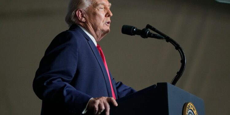 Απειλές Τραμπ προς το Ιράν: "Συνάψτε συμφωνία, αλλιώς η επόμενη επίθεση θα είναι πολύ χειρότερη"