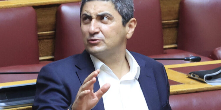 Ο Λευτέρης Αυγενάκης παραιτήθηκε, μετά την κατακραυγή, από τον νέο αγροτικό φορέα “Γεωργική Σχολή Μεσαράς” πριν καλά-καλά αναλάβει