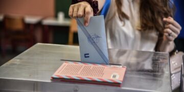 Δημοσκόπηση MRB: Μπροστά με 22,3% η ΝΔ, πέρασε δεύτερη η Πλεύση Ελευθερίας με 10,1% – Στο 23,6% η αδιευκρίνιστη ψήφος