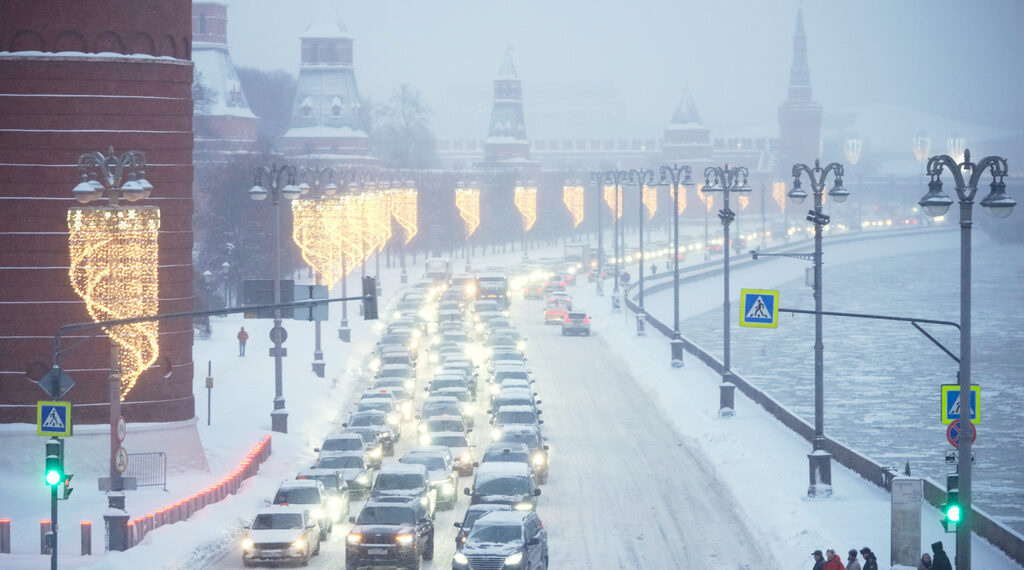 Ρωσία: Ισχυρές χιονοπτώσεις, οι χειρότερες των τελευταίων δύο αιώνων, πλήττουν τη Μόσχα