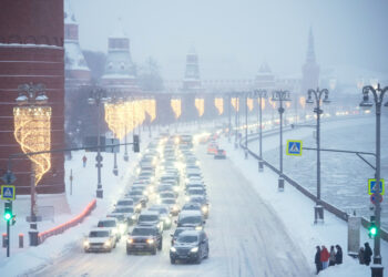 Ρωσία: Ισχυρές χιονοπτώσεις, οι χειρότερες των τελευταίων δύο αιώνων, πλήττουν τη Μόσχα