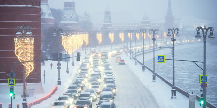 Ρωσία: Ισχυρές χιονοπτώσεις, οι χειρότερες των τελευταίων δύο αιώνων, πλήττουν τη Μόσχα