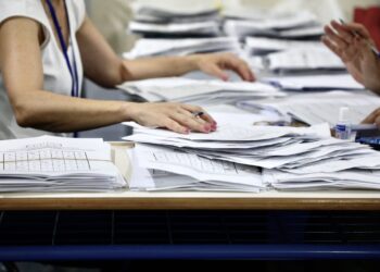 Σε δημόσια διαβούλευση από την Παρασκευή (30/01), το σχέδιο νόμου του Υπουργείου Εσωτερικών για την επιστολική ψήφο των αποδήμων