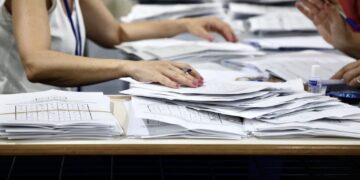 Σε δημόσια διαβούλευση από την Παρασκευή (30/01), το σχέδιο νόμου του Υπουργείου Εσωτερικών για την επιστολική ψήφο των αποδήμων