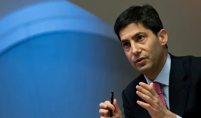 ΗΠΑ: Ο Ντόναλντ Τραμπ προτείνει τον Κέβιν Γουόρς για την θέση του νέου προέδρου της Ομοσπονδιακής Τράπεζας (FED)