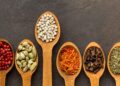 Χονδρική πώληση μπαχαρικών: Αλεσμένα ή ολόκληρα – ποια είναι καλύτερη επιλογή;