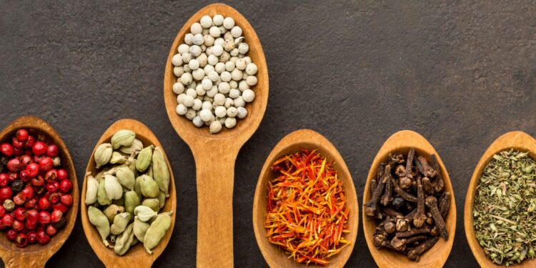 Χονδρική πώληση μπαχαρικών: Αλεσμένα ή ολόκληρα – ποια είναι καλύτερη επιλογή;