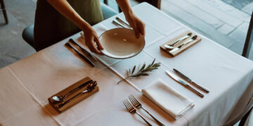 Θέσεις Εργασίας στην Εστίαση 2026: 590+ Ευκαιρίες Καριέρας στην Ελλάδα