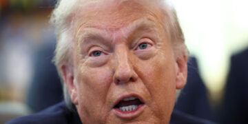 Ο Ντόναλντ Τραμπ δηλώνει ότι βρίσκεται σε συνομιλίες με το Ιράν