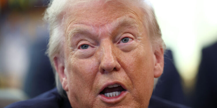 Ο Ντόναλντ Τραμπ δηλώνει ότι βρίσκεται σε συνομιλίες με το Ιράν