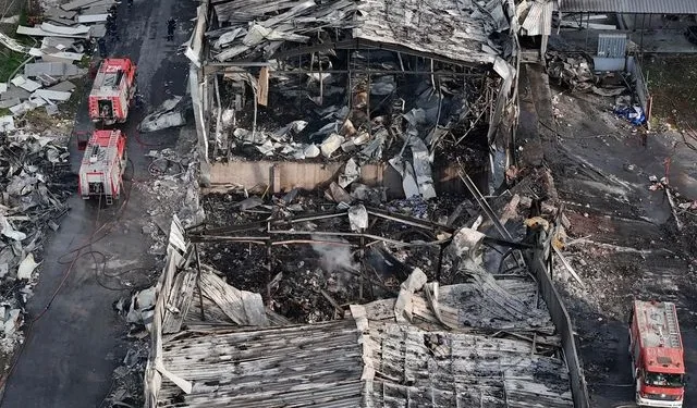 Τρίκαλα: Σταμάτησαν οι έρευνες στη “Βιολάντα” υπό τον φόβο νέας έκρηξης