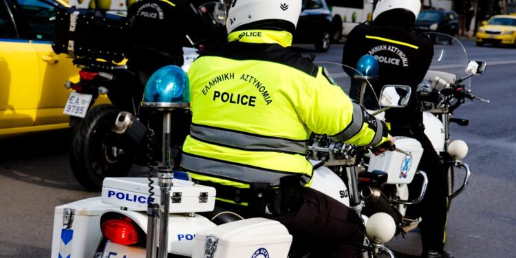 Ληστεία σε κοσμηματοπωλείο στη Κατερίνη με λεία κοσμήματα αξίας 300.000 ευρώ  - Στο νοσοκομείο με τραύματα ο 54χρονος κοσμηματοπώλης