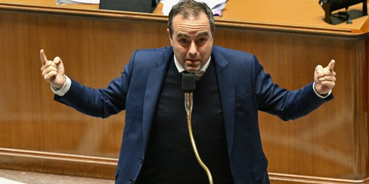 Ανάρτηση του Σεμπαστιάν Λεκορνί στο Χ: «Η Γαλλία έχει επιτέλους Προϋπολογισμό»