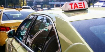 Λάρισα: Νέα ληστεία οδηγού ταξί – Τον έπιασαν από το λαιμό και του άρπαξαν 200 ευρώ