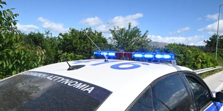 Βούλα: Εντοπίστηκε νεκρός άνδρας με τραύμα από μαχαίρι στον λαιμό