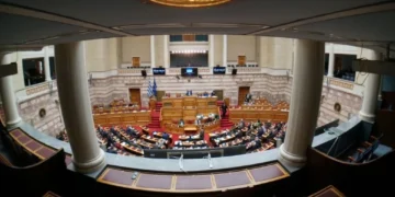 Βουλή: «Όχι» στην άρση ασυλίας του Κουτσούμπα από τη μήνυση Πλεύρη, «ναι» για τον Μάντζο από τη μήνυση Στίγκα