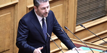 Νίκος Ανδρουλάκης στον ΑΝΤ1: "Ο Μητσοτάκης υπονόμευσε τους θεσμούς, αξίζει τρίτη θητεία;"