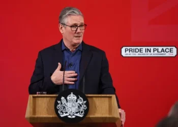 Ο Βρετανός πρωθυπουργός Κιρ Στάρμερ ζητά συγγνώμη από τα θύματα του Έπσταϊν για τον Μάντελσον 