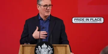 Ο Βρετανός πρωθυπουργός Κιρ Στάρμερ ζητά συγγνώμη από τα θύματα του Έπσταϊν για τον Μάντελσον 