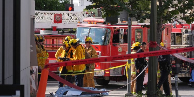 ΗΠΑ: Αυτοκίνητο παρέσυρε ποδηλάτη και εισέβαλε σε σούπερ μάρκετ στο Λος Άντζελες – Τρεις νεκροί και έξι τραυματίες