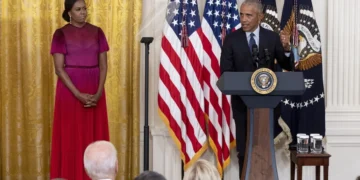 ΗΠΑ: Ο Τράμπ απέσυρε το βίντεο που ανήρτησε και παρουσίαζε ως πιθήκους το ζεύγος Ομπάμα - Έντονες πολιτικές αντιδράσεις