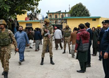 Το Ισλαμικό Κράτος ανέλαβε την ευθύνη για την επίθεση σε τέμενος στο Ισλαμαμπάντ