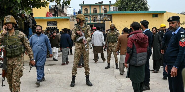 Το Ισλαμικό Κράτος ανέλαβε την ευθύνη για την επίθεση σε τέμενος στο Ισλαμαμπάντ