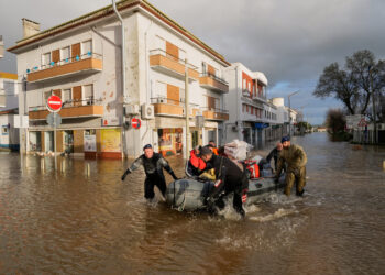 Πορτογαλία: Ένας πυροσβέστης νεκρός από τις πλημμύρες στην περιφέρεια του Πορταλέγκρε