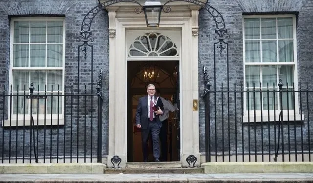 Παραιτήθηκε ο επικεφαλής του επιτελείου του Κιρ Στάρμερ, Μόργκαν ΜακΣουίνι, μετά τις αποκαλύψεις για τον Μάντελσον και τον Έπσταϊν