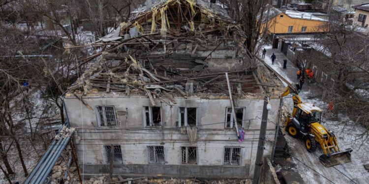 Ουκρανία: Ένας νεκρός, πυρκαγιές και διακοπές ρεύματος από ρωσική επίθεση με drones στην Οδησσό