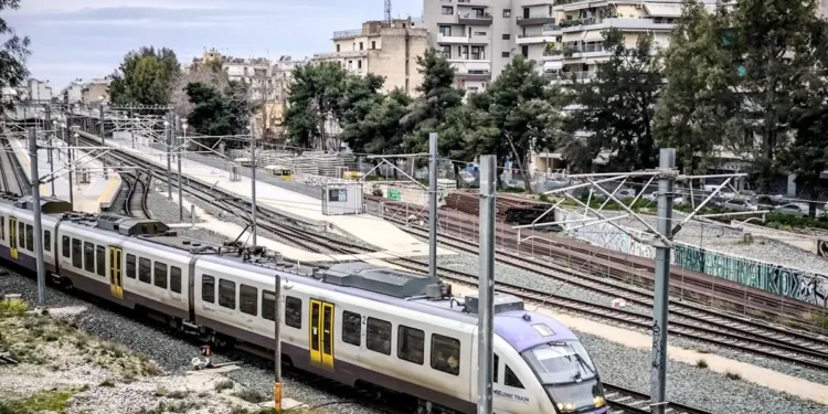 Hellenic Train: Διακοπή κυκλοφορίας του Προαστιακού στη γραμμή Κιάτο – Πειραιάς – Κιάτο, λόγω φωτιάς στο ύψος του Ασπροπύργου