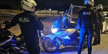 Ληστεία σε σπίτι στο Κολωνάκι: Έδεσαν χειροπόδαρα 85χρονη και άρπαξαν κοσμήματα μεγάλης αξίας