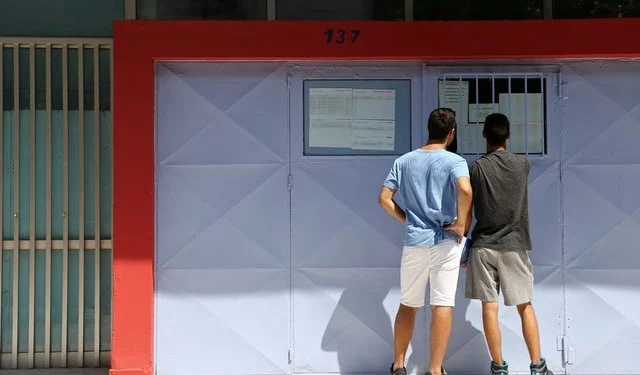 Διαβούλευση για το εθνικό απολυτήριο: Το υπ. Παιδείας προτείνει μείωση εξεταζόμενων μαθημάτων και ύλης στη Γ΄ Λυκείου