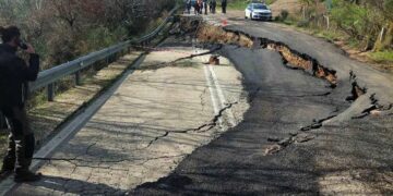 Ε.Ο. Πατρών – Τριπόλεως: Τεράστια καθίζηση στο ύψος της Δίβρης - Κλειστός ο δρόμος