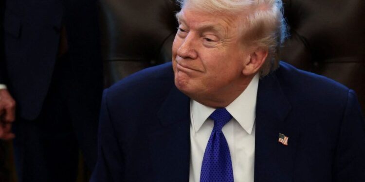 Νέες απειλές Τραμπ κατά του Ιράν: "Είτε θα συμφωνήσουμε, είτε θα χρειαστεί να κάνουμε κάτι πολύ σκληρό"