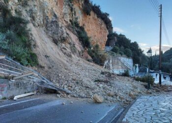 Κέρκυρα: Κατολίσθηση λόγω των βροχοπτώσεων στην Παλαιοκαστρίτσα – Κλειστός ο δρόμος