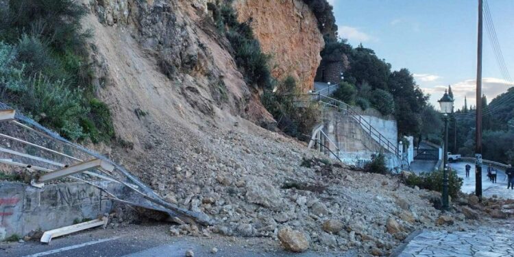 Κέρκυρα: Κατολίσθηση λόγω των βροχοπτώσεων στην Παλαιοκαστρίτσα – Κλειστός ο δρόμος