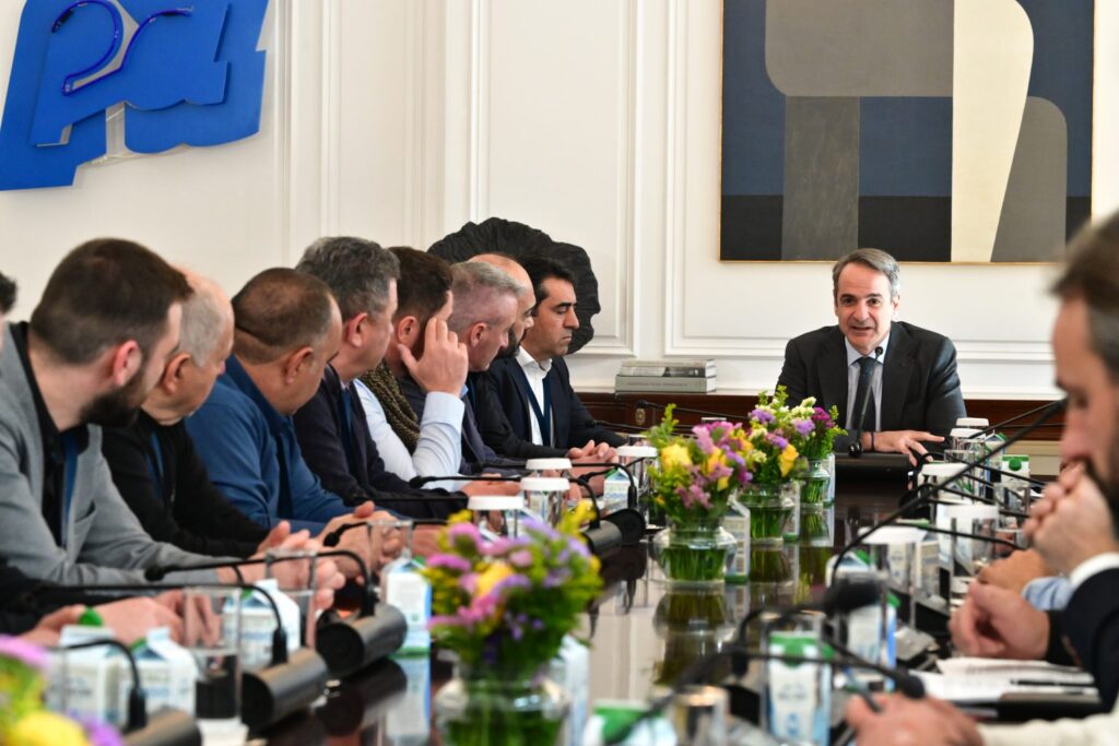 Κ. Μητσοτάκης στη συνάντηση με κτηνοτρόφους: Αδιαπραγμάτευτη προτεραιότητα η στήριξη της κτηνοτροφίας – Στόχος η εκρίζωση της ευλογιάς¨"