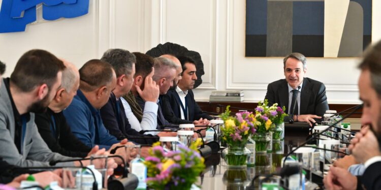 Κ. Μητσοτάκης στη συνάντηση με κτηνοτρόφους: Αδιαπραγμάτευτη προτεραιότητα η στήριξη της κτηνοτροφίας – Στόχος η εκρίζωση της ευλογιάς¨"