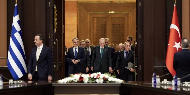 Σε ήπιο κλίμα η συνάντηση Μητσοτάκη - Ερντογάν - Πρόσκληση στον Τούρκο πρόεδρο για επίσκεψη στην Ελλάδα